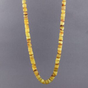 Stilingi matiniai gintariniai karoliai – „Gintaro elegancija“ - Image 3
