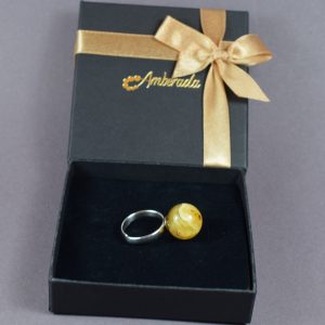 Stilingas reguliuojamas žiedas su gintaru – patogumas ir elegancija - Image 4