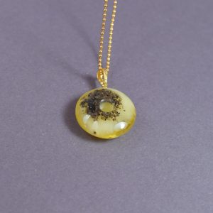 Natūralus gintaro pakabukas – paprastumas ir elegancija - Image 3
