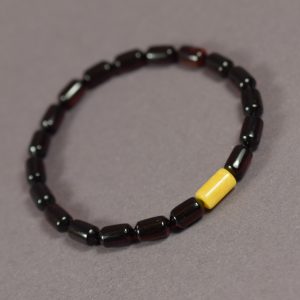 Elegantiška apyrankė iš tamsaus gintaro - Image 1