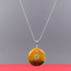 Išskirtinis gintarinis donut formos pakabukas su elegantiška grandinėle - Image 1