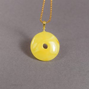 Gintarinis pakabukas „Saulės Ratas“ su paauksuota grandinėle - Image 5