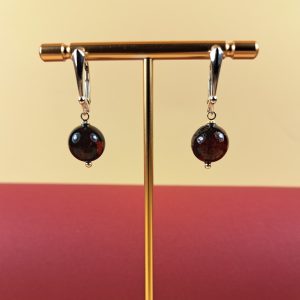 Tamsaus vyšninio gintaro auskarai su sidabro detalėmis - Image 1