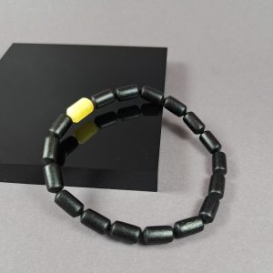 Juodos spalvos vyriška apyrankė iš nepoliruoto gintaro - Image 1