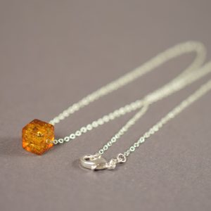 Minimalistinis gintarinis pakabukas - Image 3