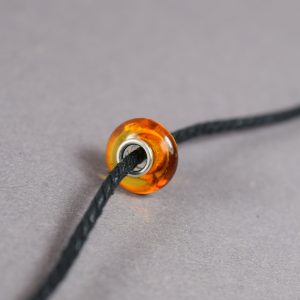 Gintarinis Pandora tipo karoliukas su sidabrine įvore – Konjakinis Baltijos gintaras ✨ - Image 2