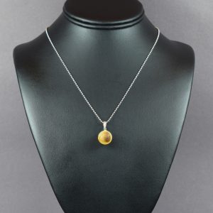 Pakabukas iš putpelinio gintaro su elegantiška grandinėle - Image 3