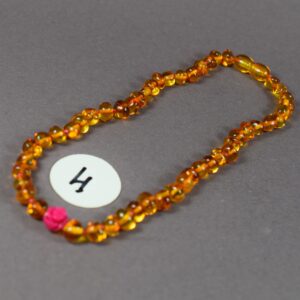 🧡 Vaikiški gintariniai karoliai su spalvotais akmenukais (32–33 cm) - Image 5