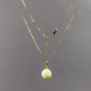 Baltas gintarinis pakabukas ant reguliuojamos paauksuotos grandinėlės ✨ - Image 3