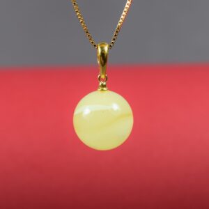 Baltas gintarinis pakabukas ant reguliuojamos paauksuotos grandinėlės ✨ - Image 3