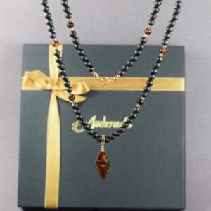 Juodi gintariniai karoliai su nuimamu briaunuotu pakabuku – 45 cm ✨ - Image 7