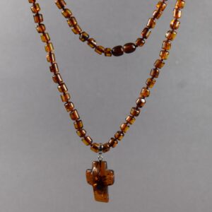 ✝️ Tamsaus Baltijos gintaro karoliai su nuimamu kryželio formos pakabuku ✝️ - Image 4