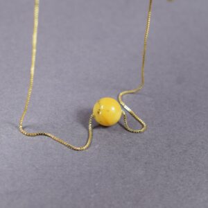 Minimalistinis gintarinis pakabukas „Amber Sphere“ su reguliuojama paauksuota grandinėle ✨ - Image 4