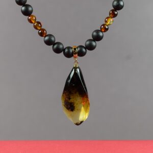 Gintariniai karoliai su pakabuku „Amber Contrast“ ✨ - Image 3