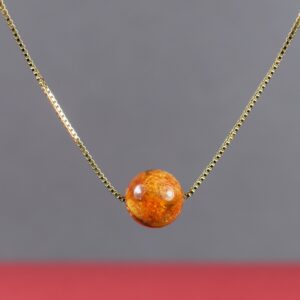 Minimalistinis gintarinis pakabukas „Amber Sphere“ su reguliuojama paauksuota grandinėle ✨ - Image 1