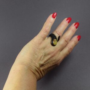 Elegantiškas odinis žiedas su Baltijos gintaru - Image 5